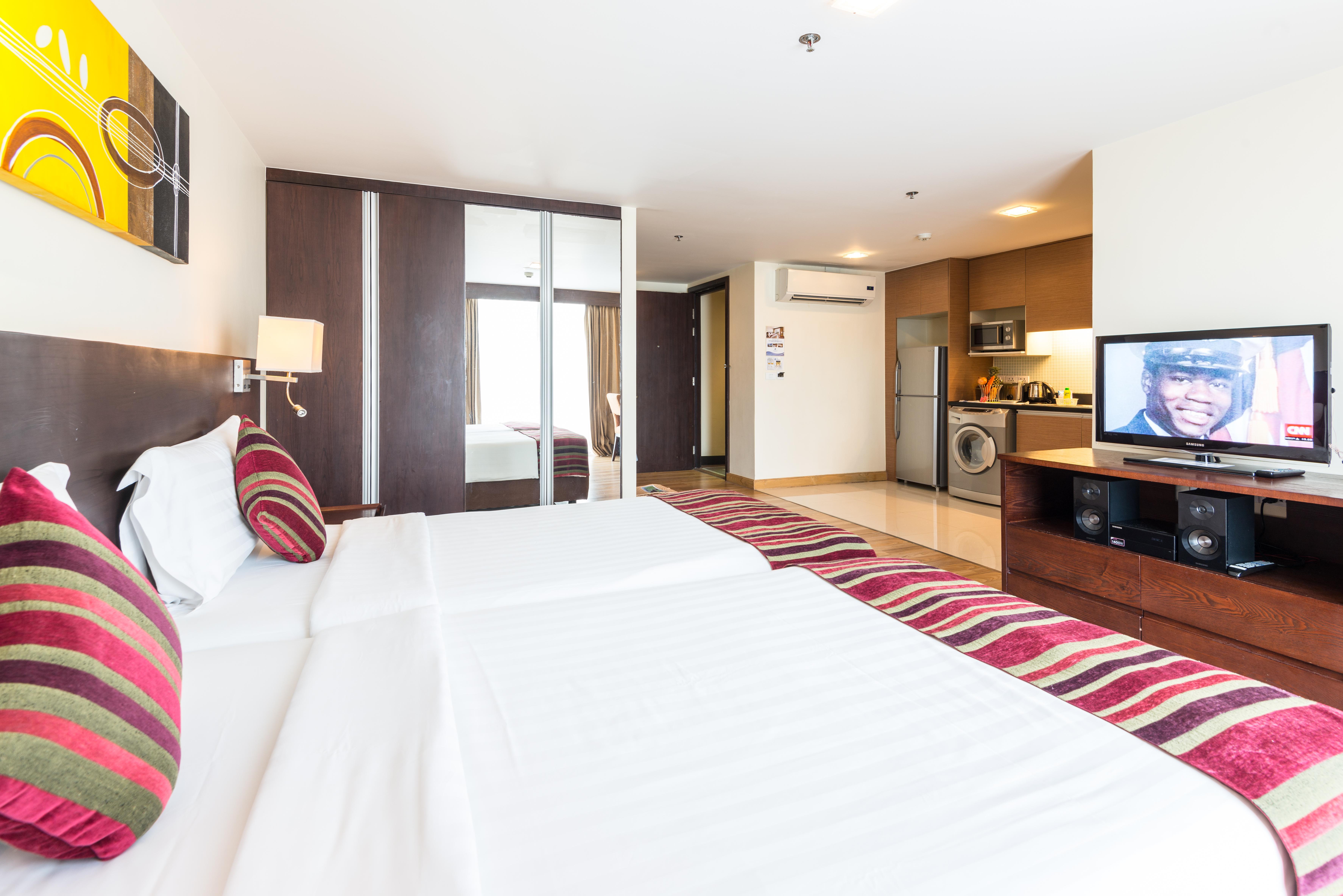 Lohas Residences Sukhumvit 2 Banguecoque Exterior foto