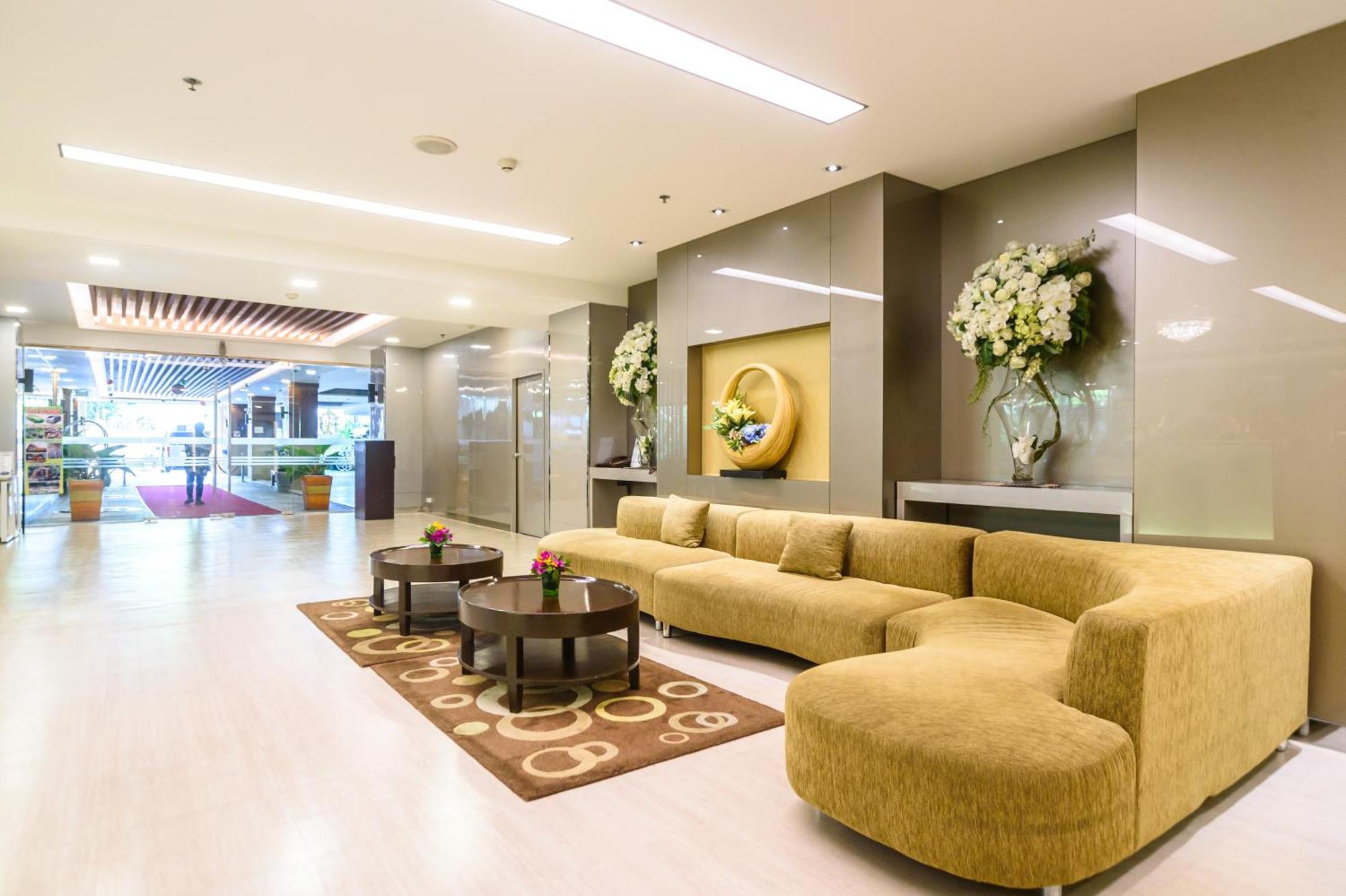 Lohas Residences Sukhumvit 2 Banguecoque Exterior foto