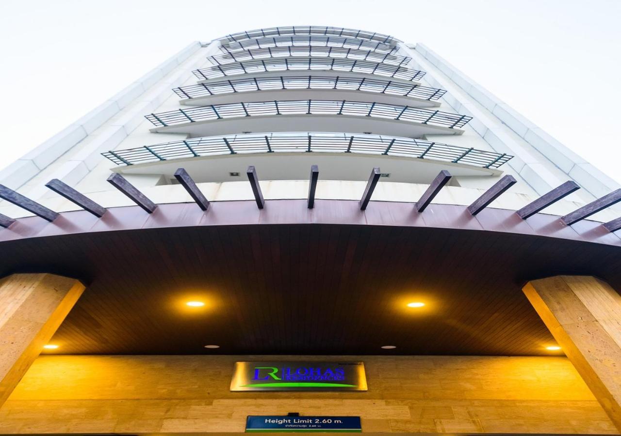Lohas Residences Sukhumvit 2 Banguecoque Exterior foto